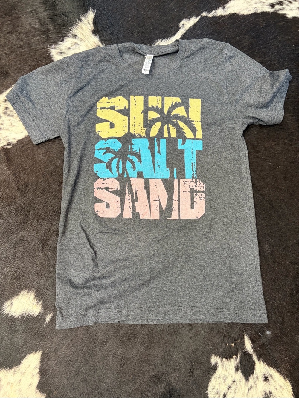 Women/Youth Gray 'Sun Salt Sand' Graphic Tee - Yellow Blue Pink Print